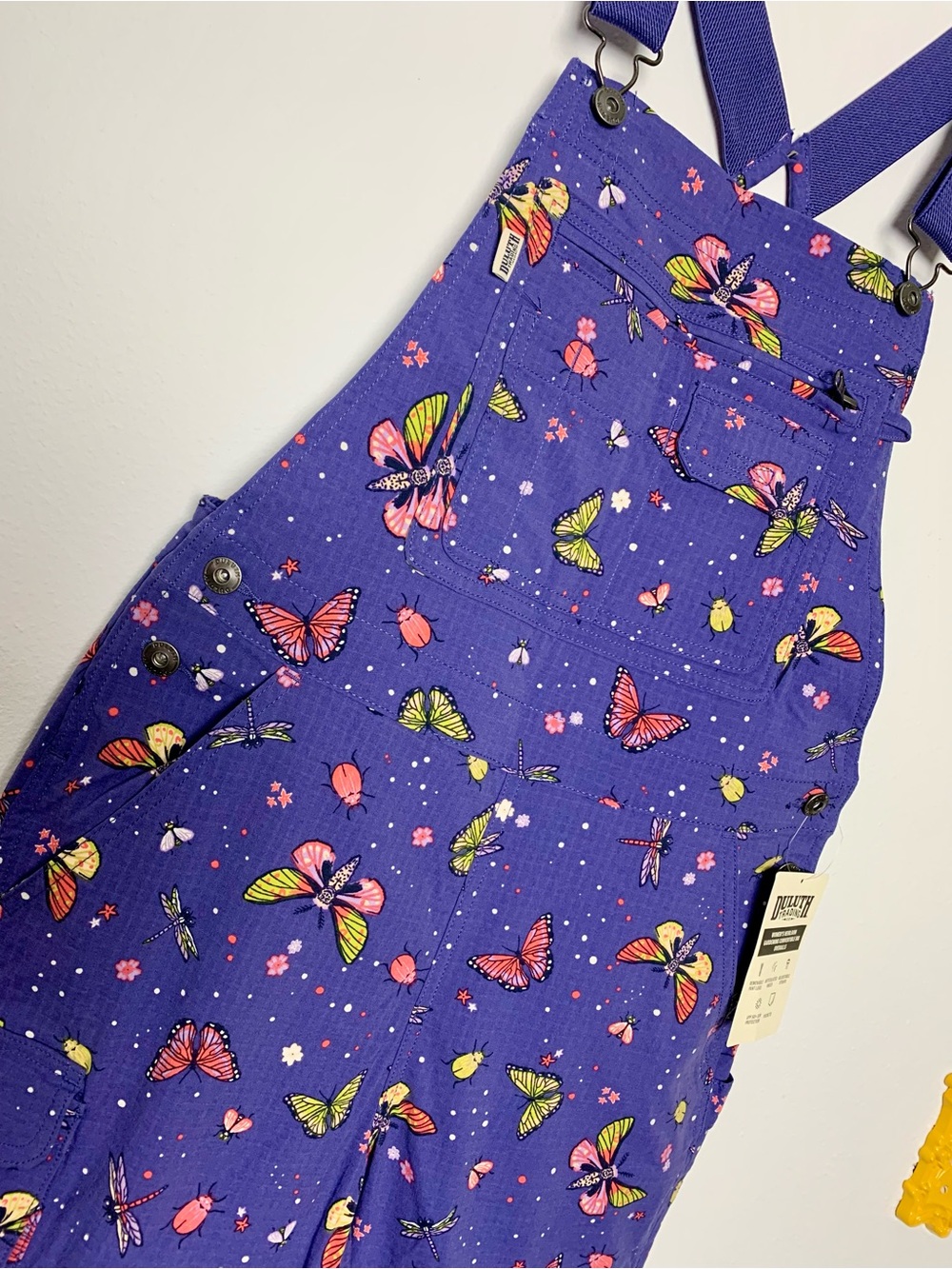 NWT XS Duluth Heirloom Gardening Convertible Bib Overalls Indigo Backyard Bugs - Picture 3 of 13